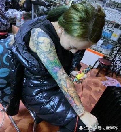 韩国网红浑身纹身,韩国网红的个性宣言与时尚潮流