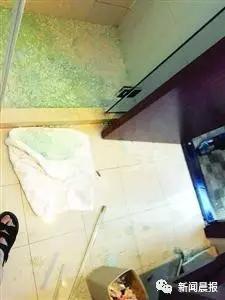 女生划伤照片,照片中的伤痕与情感共鸣